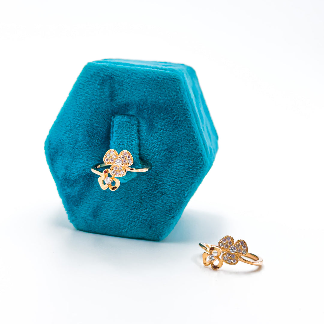 Flower petals toe ring
