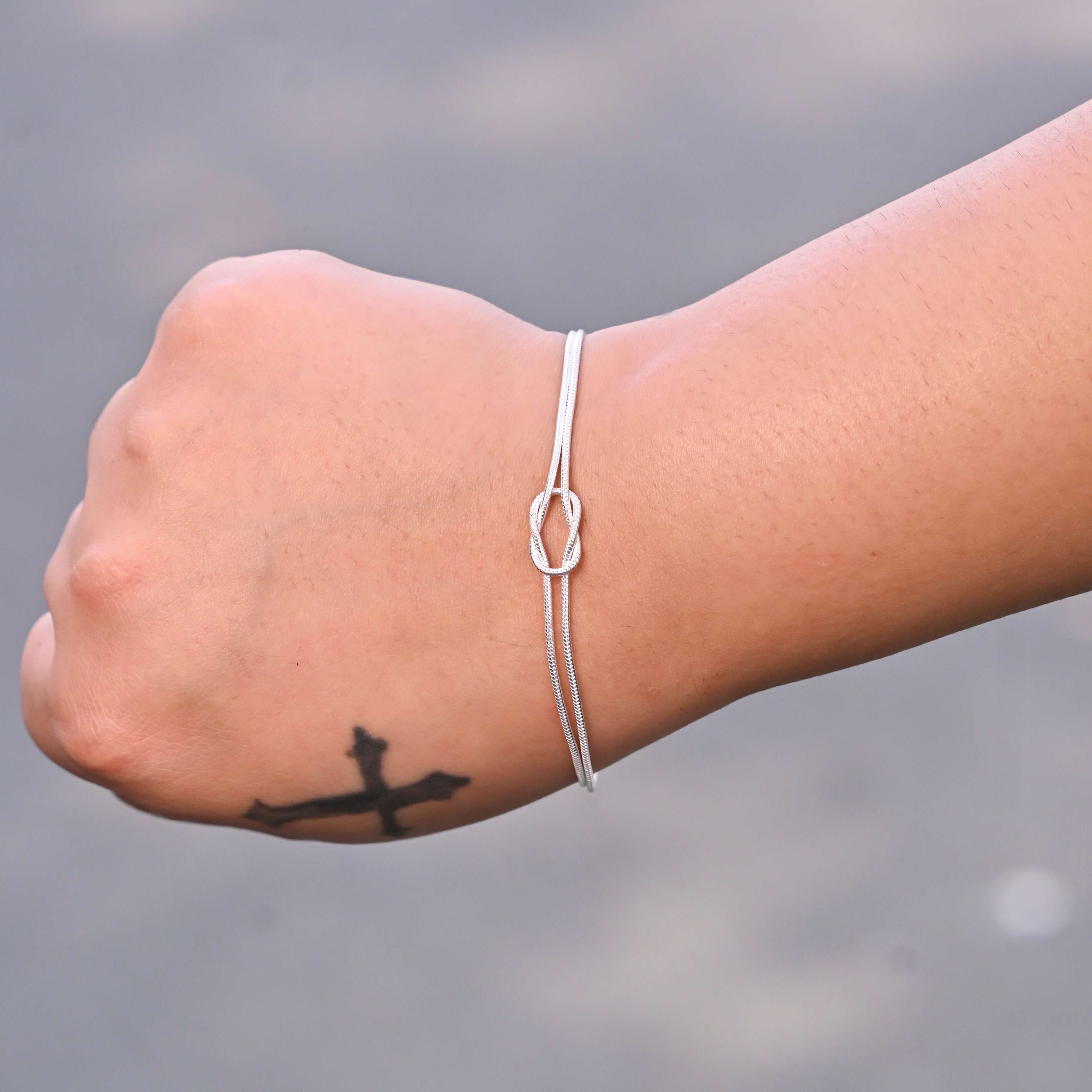 Santaku 18K combi eigh knot bracelet Vibes | Infinity Knot Open