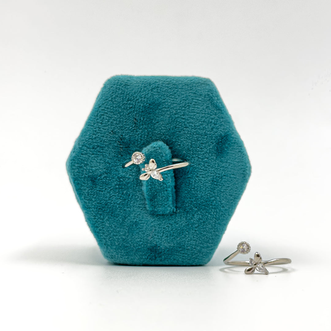 Future flower toe ring