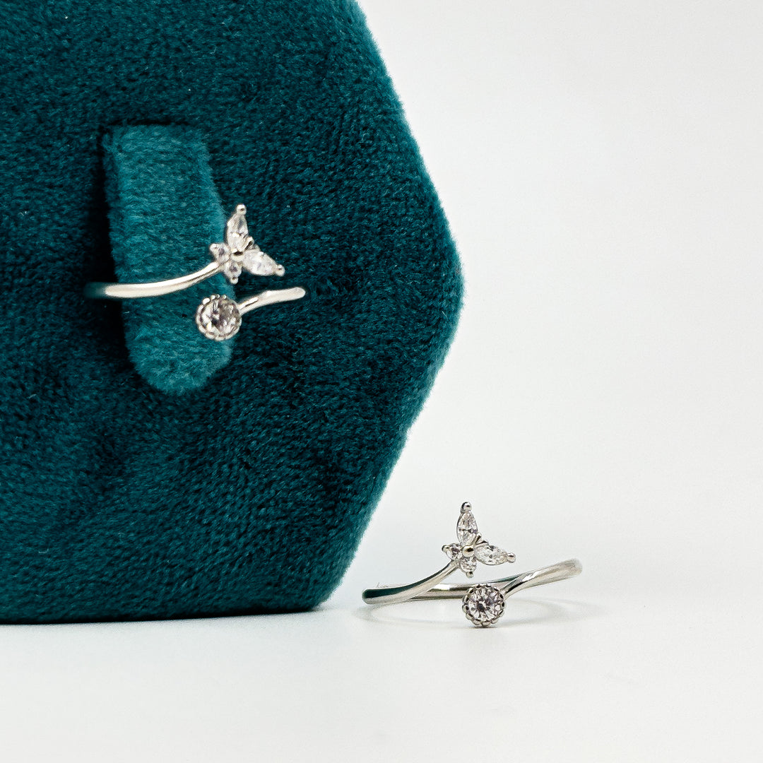 Budding butterfly toe ring