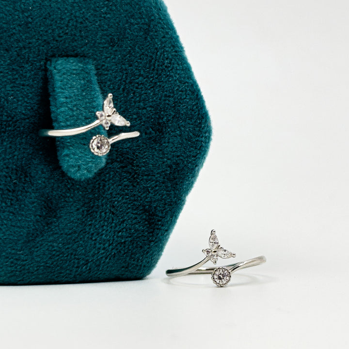 Budding butterfly toe ring