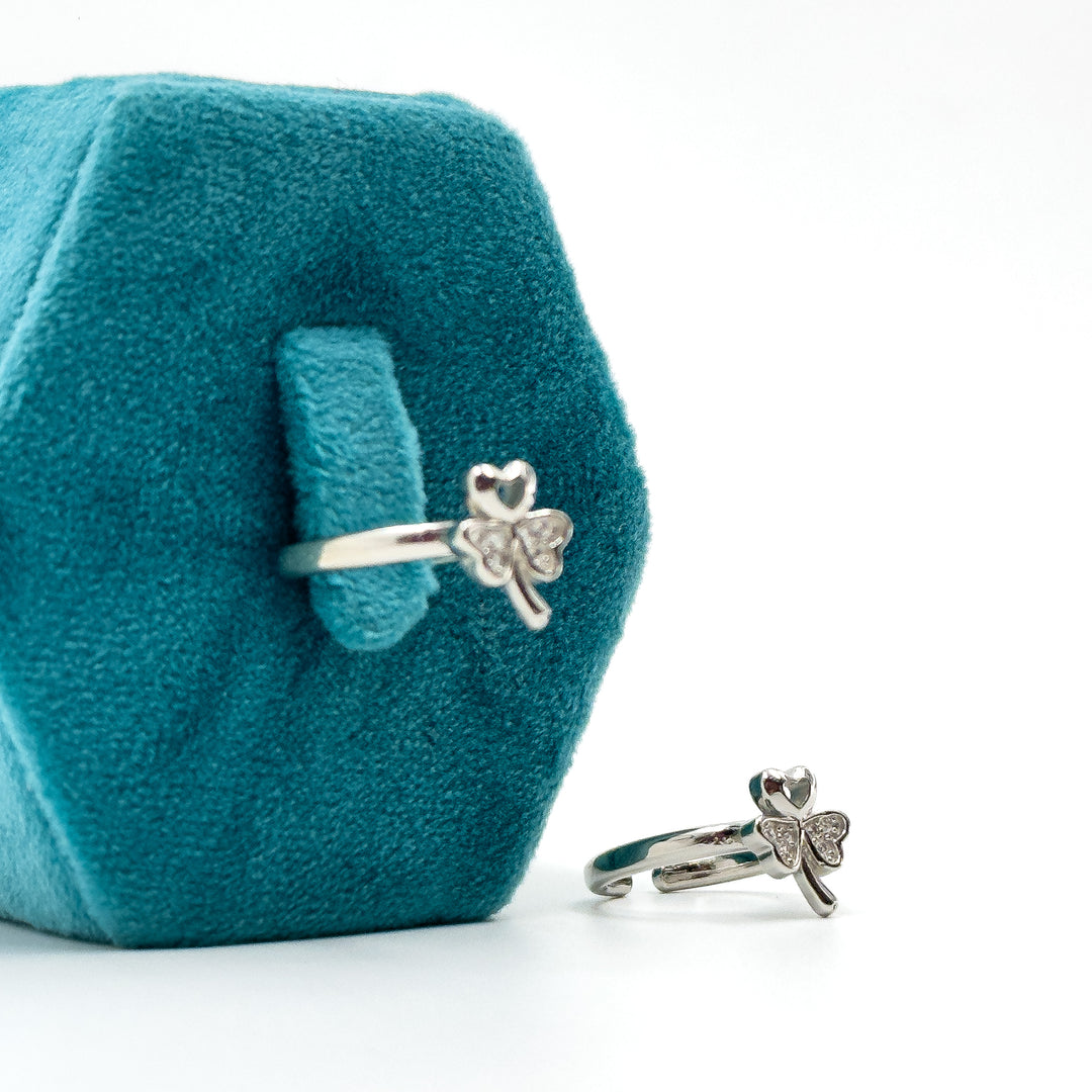 Several stem toe ring