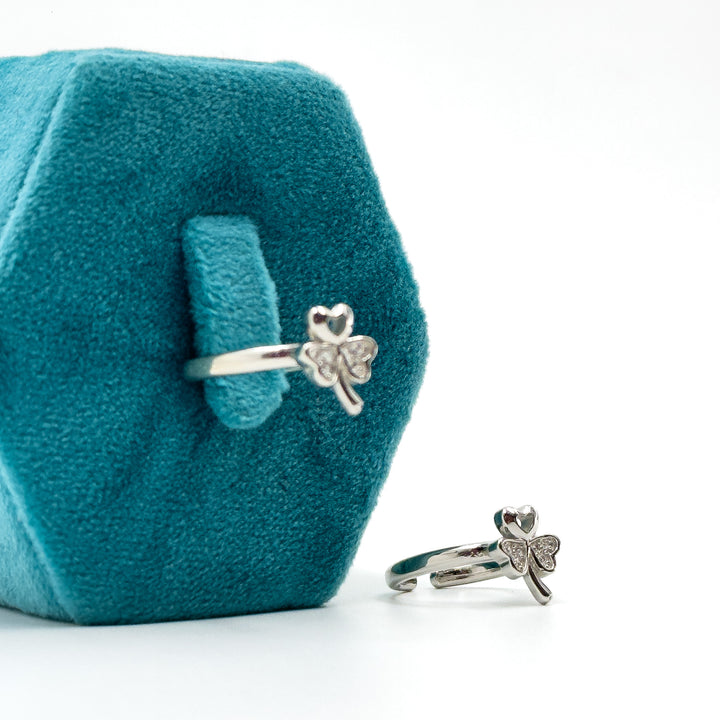 Several stem toe ring