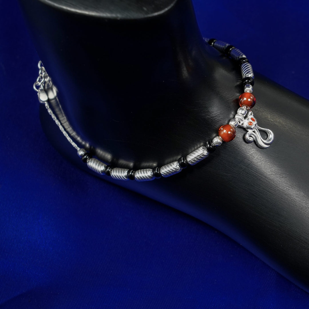 Fancy anklet with cat charms